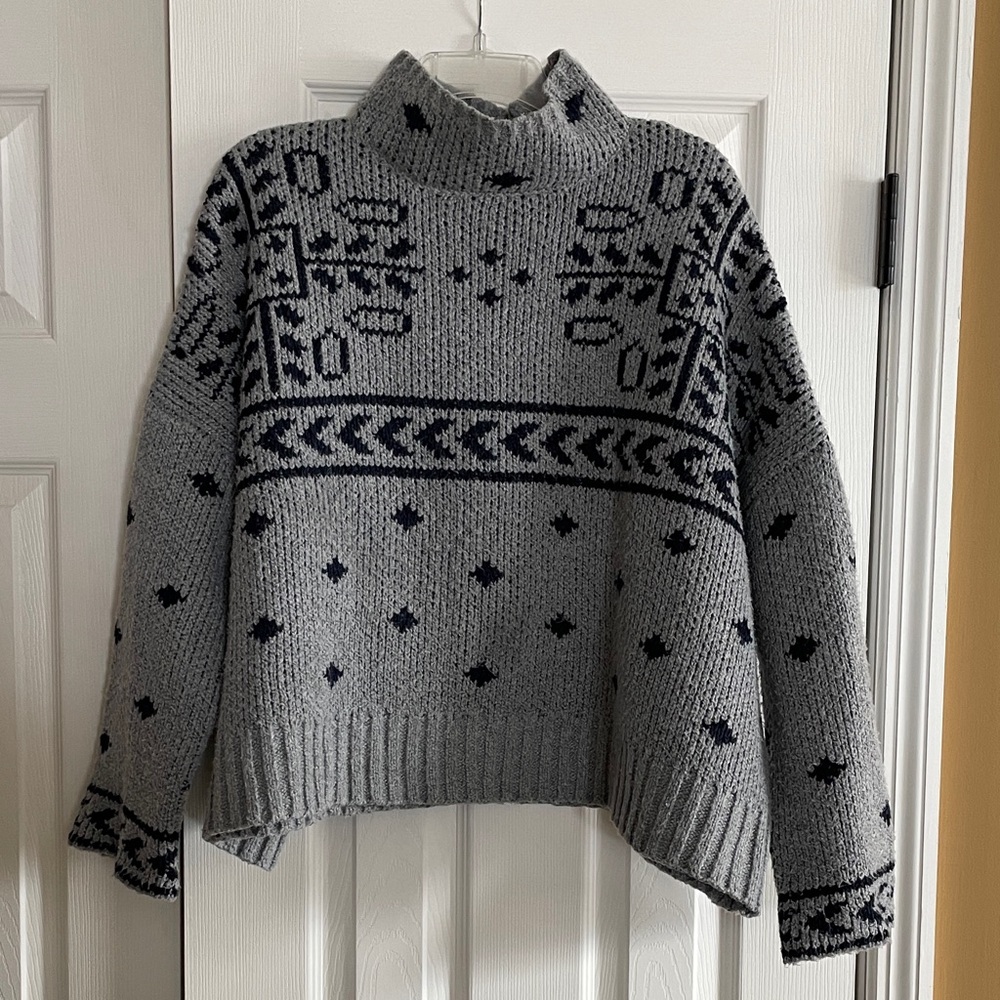 John + Jenn Gray and Blue Patterned Turtleneck Sweater